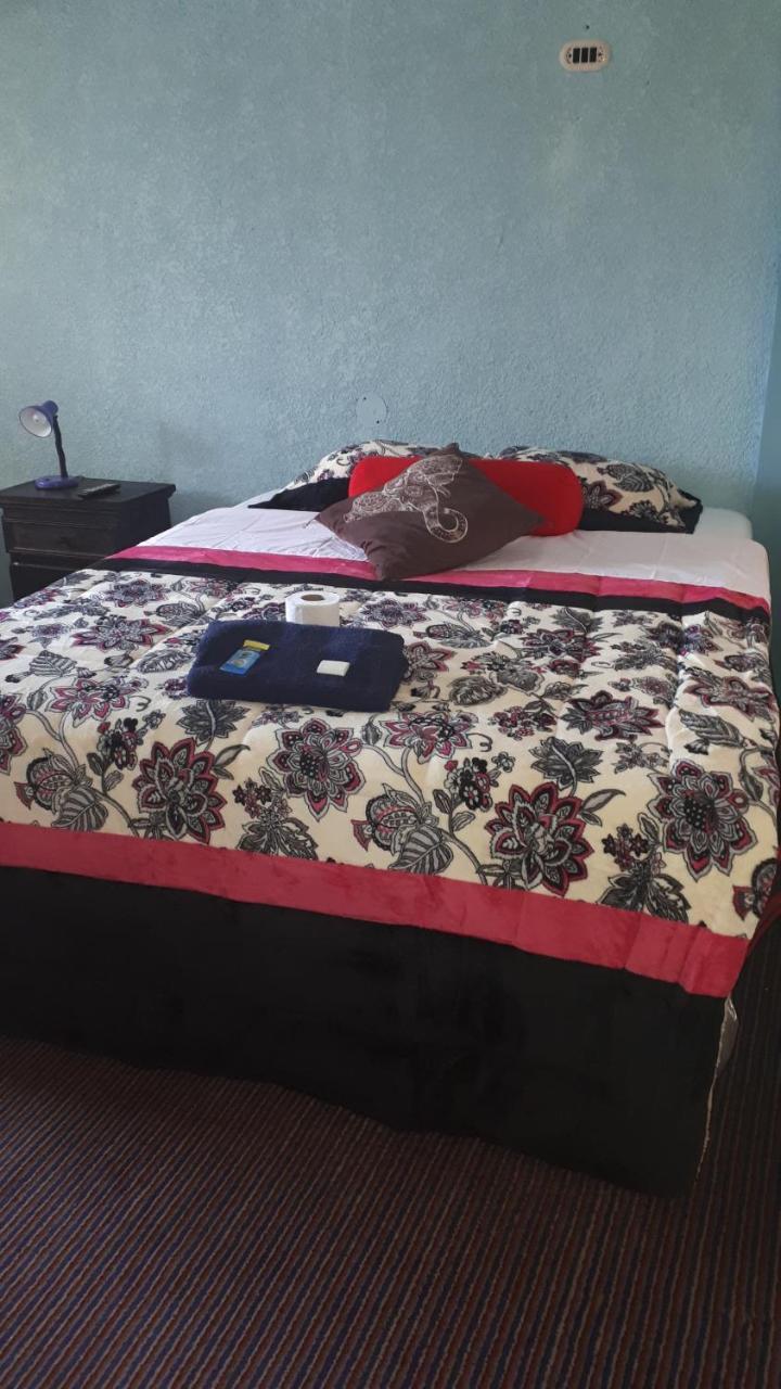 Hotel Kasa Kamelot 2 Кетцалтенанго Екстериор снимка