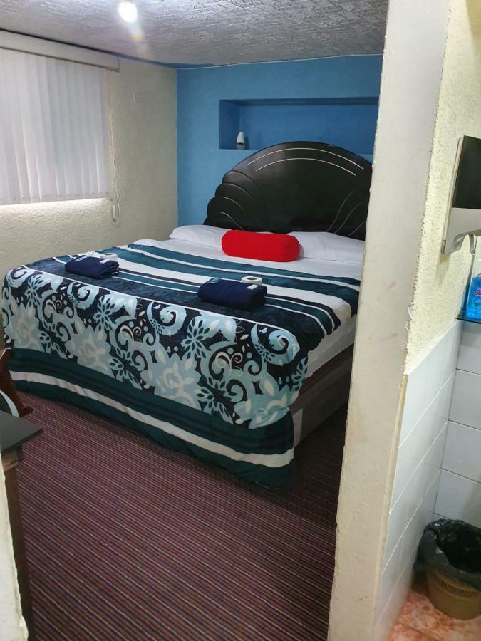Hotel Kasa Kamelot 2 Кетцалтенанго Екстериор снимка