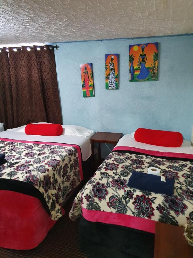 Hotel Kasa Kamelot 2 Кетцалтенанго Екстериор снимка