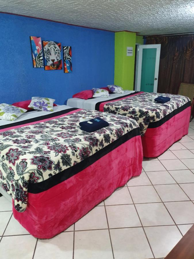 Hotel Kasa Kamelot 2 Кетцалтенанго Екстериор снимка
